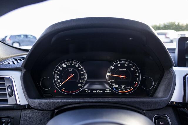 BMW 3-SERIE Touring 318i M Sport | Pano | LED | NL Auto