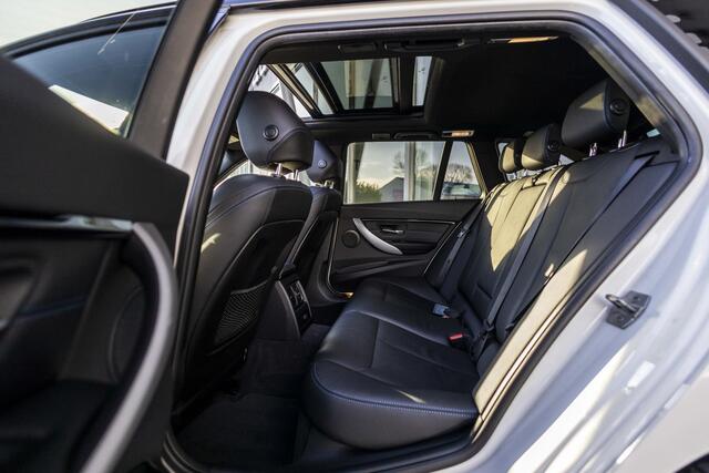 BMW 3-SERIE Touring 318i M Sport | Pano | LED | NL Auto