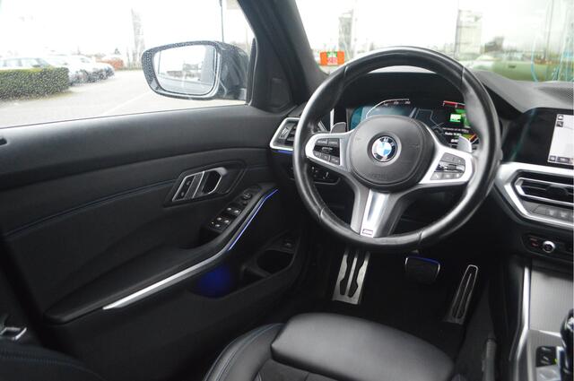 BMW 3-SERIE Touring 318i Executive M Sport Automaat / Sportstoelen / M Sportonderstel / Cruise Control / Live Cockpit Professional