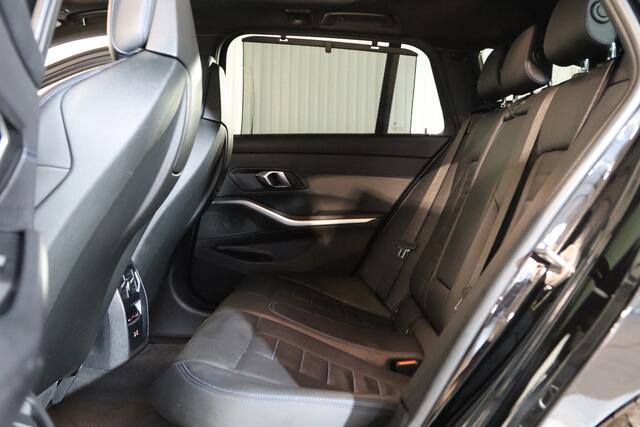 BMW 3-SERIE Touring 330e xDrive 293 PK High Executive M-Sport PHEV, Kuipstoelen, Panoramadak, Memory, Head-up