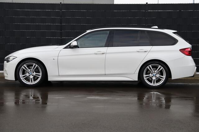 BMW 3-SERIE Touring 330i Edition Sport Line Shadow Executive | Leder | Stoel-/Stuurverwarming | Elek. Trekhaak | Carplay | Camera