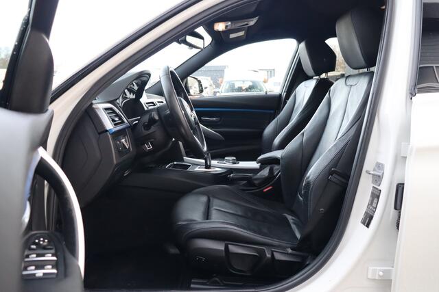 BMW 3-SERIE Touring 330i Edition Sport Line Shadow Executive | Leder | Stoel-/Stuurverwarming | Elek. Trekhaak | Carplay | Camera