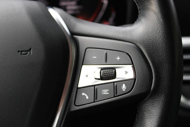 BMW 3-SERIE Touring 318i Executive Sport Line Automaat / Trekhaak / Sportstoelen / Comfort Access / Live Cockpit Professional / Stoelverwarming