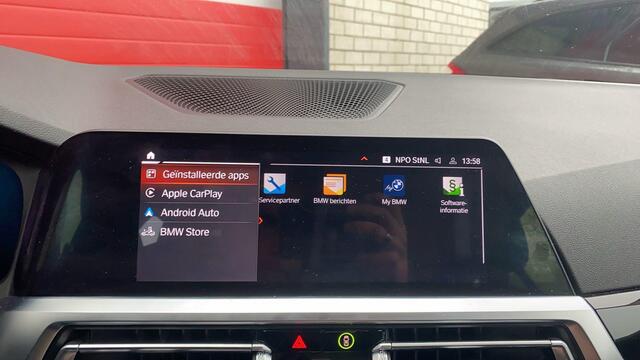 BMW 3-SERIE Touring 318i Executive Edition VIRUTAL / AUTOMAAT / CARPLAY / LED / TREKHAAK / CRUISE / CLIMA / NAVI