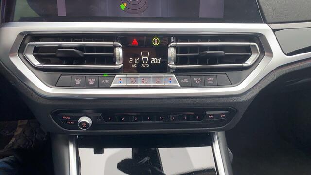 BMW 3-SERIE Touring 318i Executive Edition VIRUTAL / AUTOMAAT / CARPLAY / LED / TREKHAAK / CRUISE / CLIMA / NAVI
