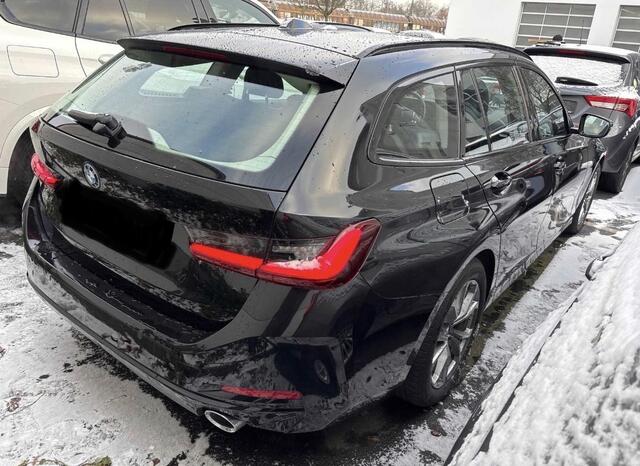 BMW 3-SERIE Touring 330e | Plug-in Hybride | Automatische uitklapbare Trekhaak | Stuurwielverwarming | Verwacht