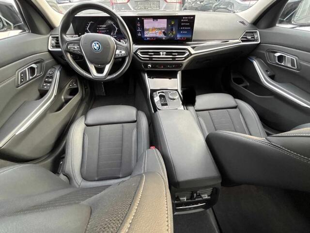 BMW 3-SERIE Touring 330e | Plug-in Hybride | Automatische uitklapbare Trekhaak | Stuurwielverwarming | Verwacht