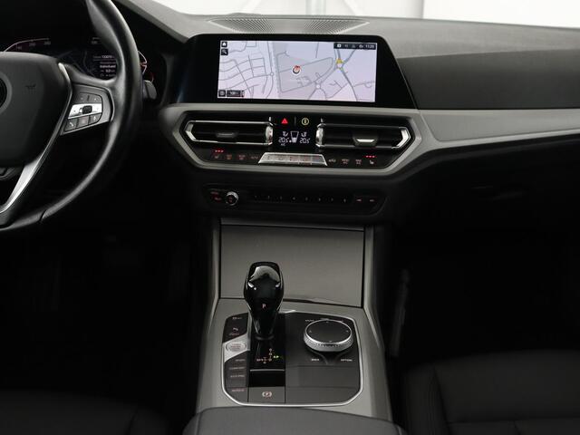 BMW 3-SERIE 318i Executive Edition | Adaptive cruise | Leder | Stoel & stuurverwarming | Carplay | Harman/Kardon | Navigatie | Live Cockpit | Climate control | Parkeerhulp