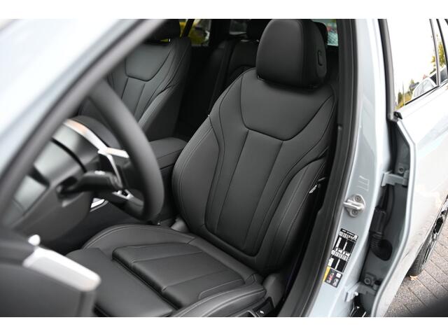 BMW 3-SERIE Touring 330e High Executive M Sport Automaat / Panoramadak / Trekhaak / Sportstoelen / Comfort Access / Adaptieve LED / Parking Assistant Plus / Stoelverwarming