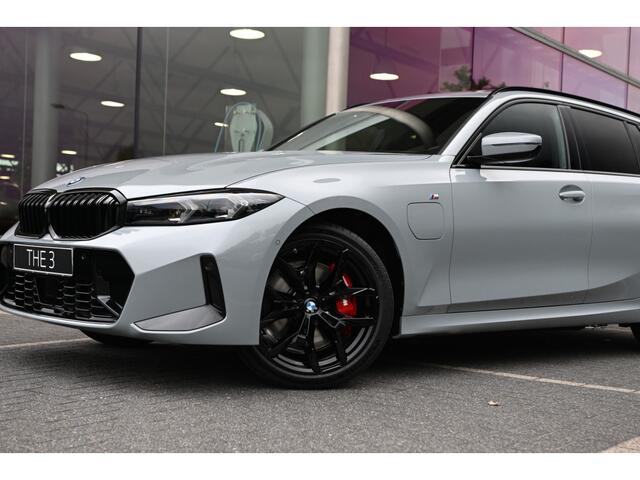 BMW 3-SERIE Touring 330e High Executive M Sport Automaat / Panoramadak / Trekhaak / Sportstoelen / Comfort Access / Adaptieve LED / Parking Assistant Plus / Stoelverwarming