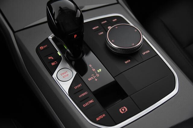 BMW 3-SERIE Touring 330e xDrive eDrive *1ste Eigenaar*Leer*Navigatie*4x4*