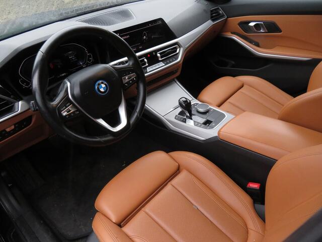 BMW 3-SERIE Touring 320e Business Edition Plus Airco Cr-Control CarPlay Panoramadak