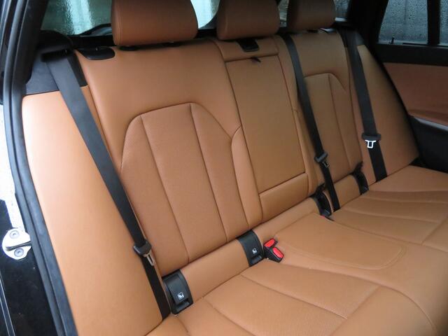 BMW 3-SERIE Touring 320e Business Edition Plus Airco Cr-Control CarPlay Panoramadak