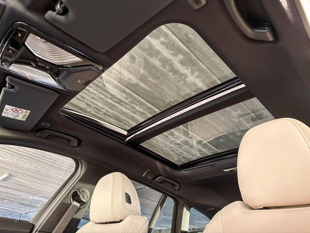 BMW 3-SERIE Touring 330e M Sport Edition | M Sportpakket Pro | Innovation Pack | Comfort Pack | Trekhaak