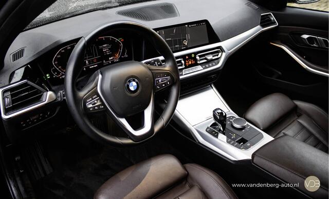 BMW 3-SERIE Touring 330i 258pk High Executive Leer 19inch Origineel NL