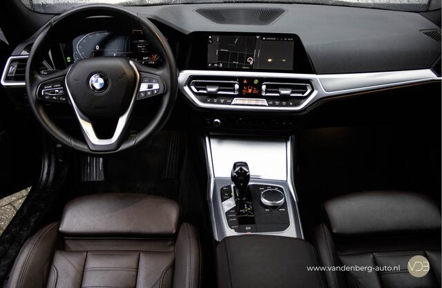 BMW 3-SERIE Touring 330i 258pk High Executive Leer 19inch Origineel NL