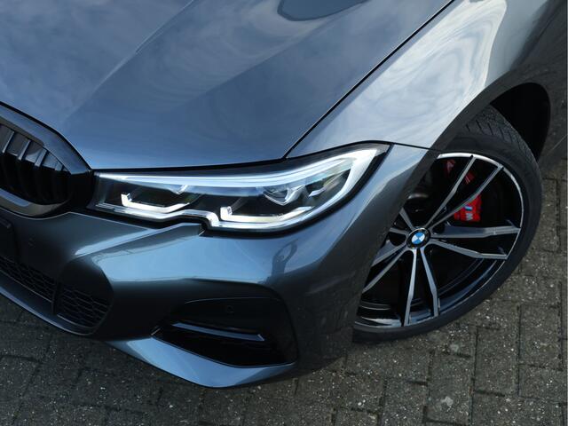 BMW 3-SERIE 330e M Sport HiFi / 19 inch / M-Sport remmen / Leder /