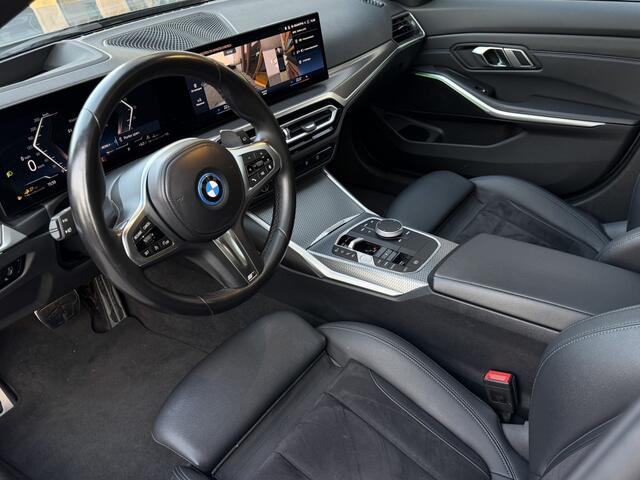 BMW 3-SERIE Touring 330e M-sport | Panorama-dak | Sfeerverlichting | Head-up | Memor