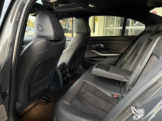 BMW 3-SERIE 320e M SPORT | 19 INCH VELGEN | PANORAMA | M SPORT REMMEN | TREKHAAK | ELEKTR. STOELEN MEMORY |