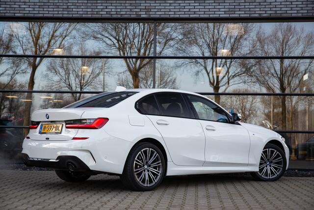 BMW 3-SERIE 320e Business Edition Plus , Panoramadak, Leer, Carplay,