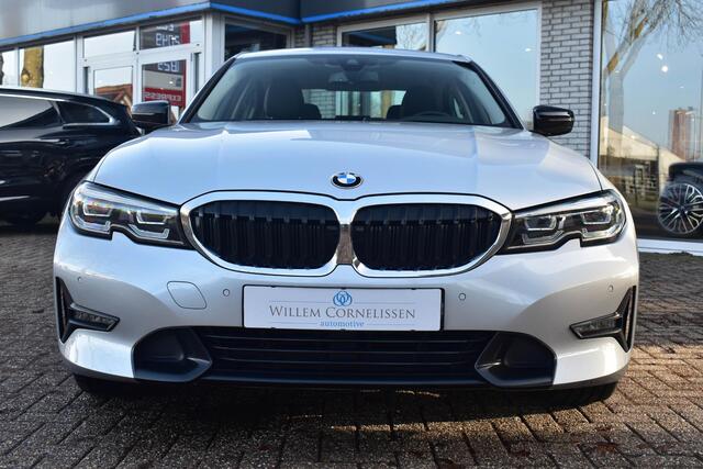 BMW 3-SERIE 330e High Executive Aut. Leder Navi Carplay Stoelverwarming HiFi