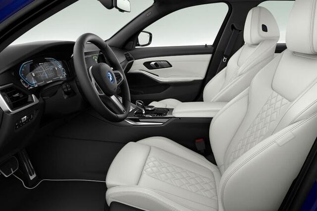 BMW 3-SERIE Touring 330e Innovation Pack Individual Aut.