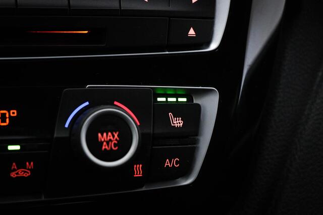 BMW 3-SERIE Touring 318i M-Sport Corporate Lease | LEDER | STOELVERWARMING | 19"