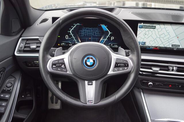 BMW 3-SERIE 330e M Sport (292pk) M340i Look/HUD/Panodak/Wheelforce/VOL!