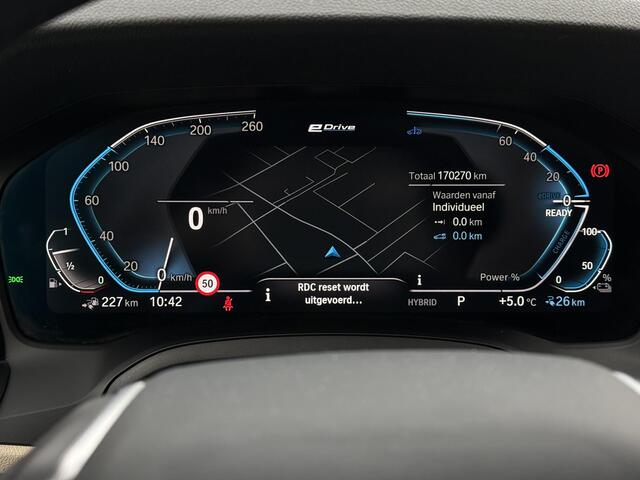 BMW 3-SERIE Touring 330e Aut. eDrive Executive Edition | Trekhaak | Harman Kardon | Stoel Verwarming |