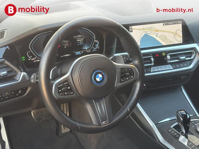 BMW 3-SERIE Touring 330e High Executive M-Sport Laserlicht Elek. Stoelen Adaptive Cruise Control | Head Up | 360 Camera | Hifi | DAB