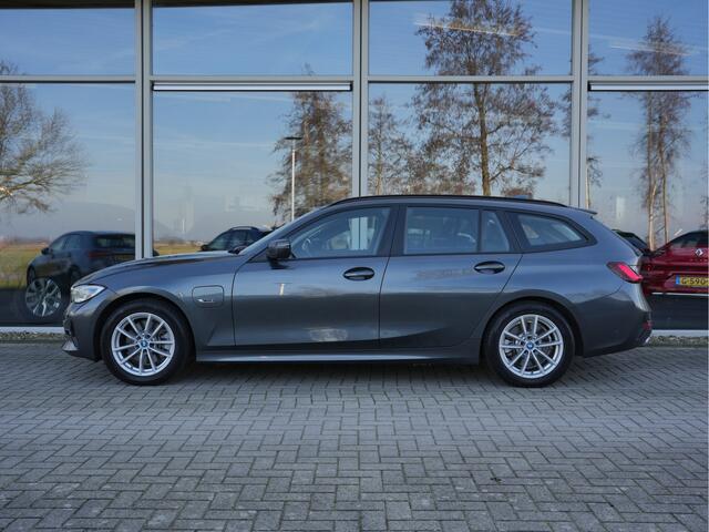 BMW 3-SERIE Touring 320e Business Edition Plus | Laserlicht | Keyless | Stoelverwarming | Android/Apple Carplay