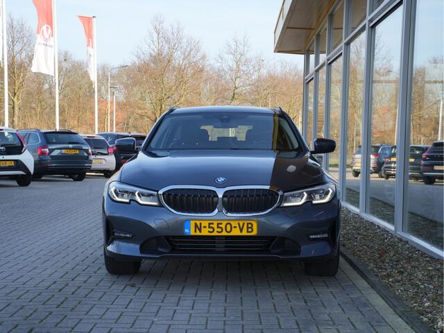 BMW 3-SERIE Touring 320e Business Edition Plus | Laserlicht | Keyless | Stoelverwarming | Android/Apple Carplay