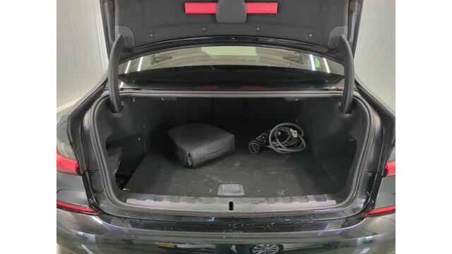 BMW 3-SERIE 320e Aut. Business Ed. Plus | Leder | Camera | Car Play |