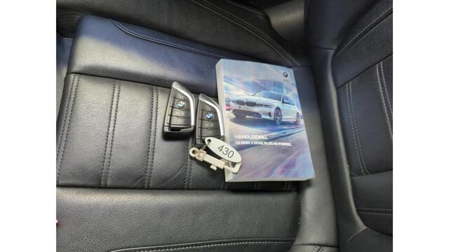 BMW 3-SERIE 320e Aut. Business Ed. Plus | Leder | Camera | Car Play |