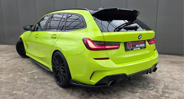 BMW 3-SERIE Touring 318i M-Performance * 20 INCH * 330 PK * EYE-CATCHER !!