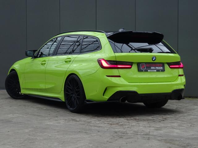 BMW 3-SERIE Touring 318i M-Performance * 20 INCH * 330 PK * EYE-CATCHER !!