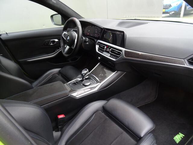 BMW 3-SERIE Touring 318i M-Performance * 20 INCH * 330 PK * EYE-CATCHER !!