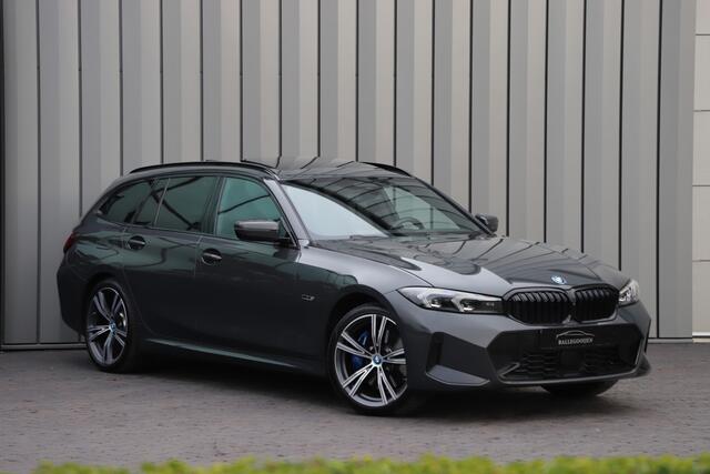 BMW 3-SERIE Touring 330e xDrive M-Sport | 292PK | Head-up | Keyless-go | Carbon | Sport-stoelen | Harman/Kardon | Sfeerverlichting | Stuurwielverw. | 2023.