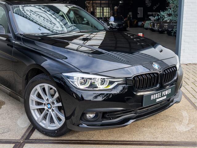 BMW 3-SERIE 318i Executive *Head-Up Display | Clima | Navi | Cruise | Parkeersensoren*