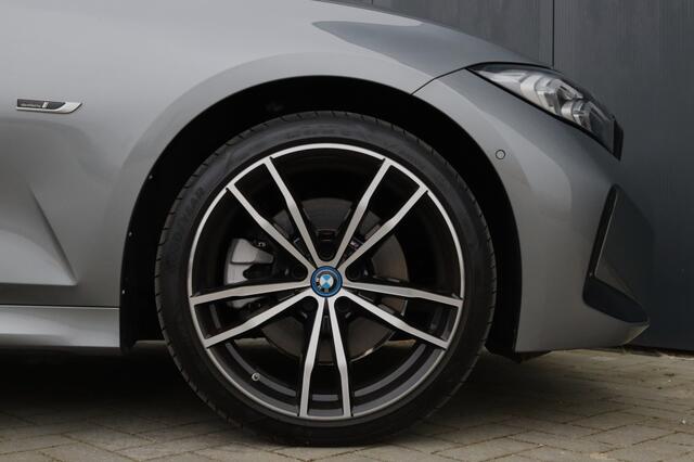 BMW 3-SERIE Touring 330e M Sport Pano Widescreen 360° 19 inch