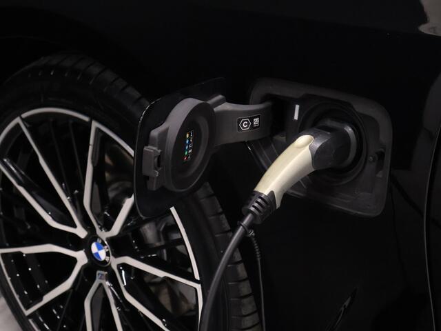 BMW 3-SERIE Touring 320e Sport Line [ADAPTIVE CRUISE, APPLE CARPLAY, BMW LASERLICHT, TREKHAAK INKLAPBAAR, ANDROID, STOELVERWARMING, VOL LEDER, PDC V+A, ELEK. ACHTERKLEP, CLIMATE, NIEUWSTAAT]