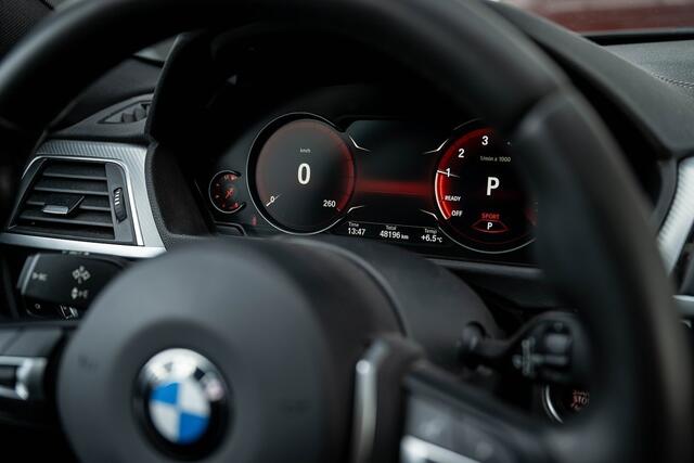 BMW 3-SERIE 318 318i M Sport | M Performance | Panorama | NL-Auto | HIFI | Leder | Navi Prof. | 20 Inch |