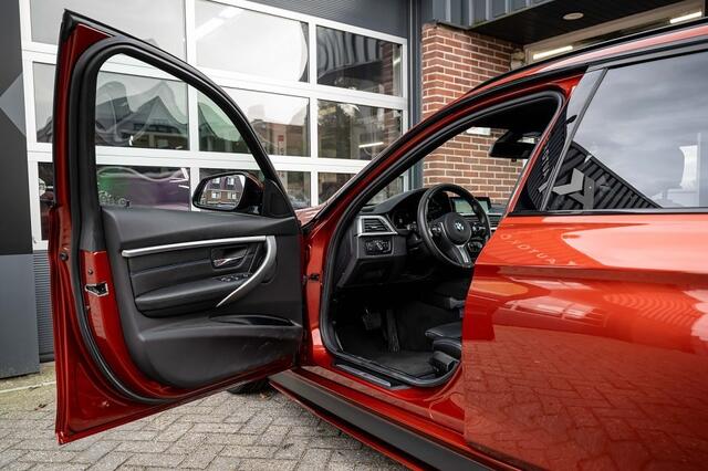 BMW 3-SERIE 318 318i M Sport | M Performance | Panorama | NL-Auto | HIFI | Leder | Navi Prof. | 20 Inch |