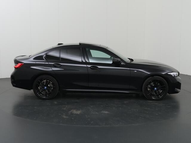 BMW 3-SERIE 320e | M-Pakket | Panoramadak | Keyless go | Digitaal Dashboard | Apple Carplay/Android Auto | DAB | Cruise control adaptief |