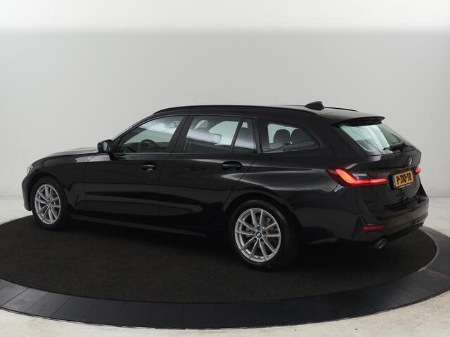 BMW 3-SERIE 318i Business Edition | Stoelverwarming | Camera | Live Cockpit | Carplay | Navigatie | Full LED | Parkeerhulp | Climate control | Bluetooth | Cruise control
