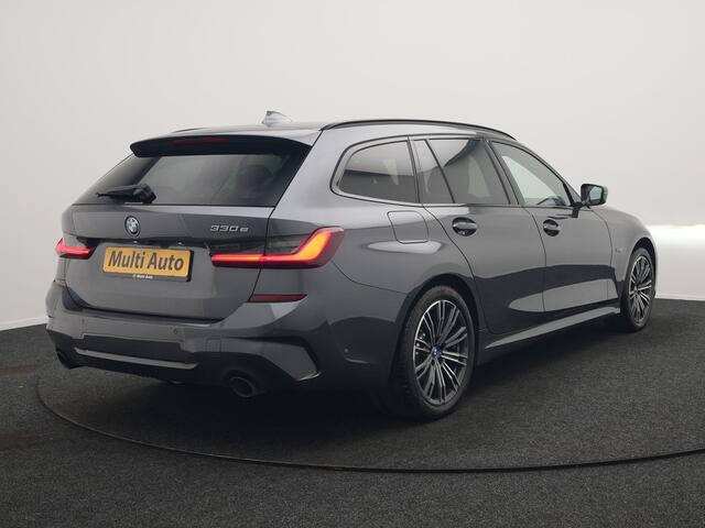 BMW 3-SERIE Touring 330e M Sport Plug In Hybrid 293pk Dealer O.H PHEV | Trekhaak Af Fabriek | Panodak | 360 Camera | Alcantara Sportstoelen Memory & Verwarmd | Apple Carplay | Sfeerverlichting | Virtual | Blis | Navigatie | DAB |