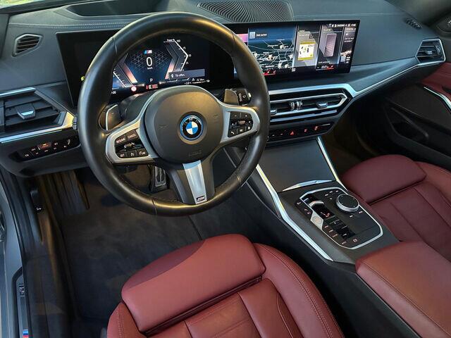 BMW 3-SERIE Touring 330e M-SPORT ** ADAPT. LED, LEDER, NAVI+, PANORAMA, TREKH, 19-inch LMV, H&K SOUND ** 1e EIG - UNFALLFREI ** ** INFORMEER OOK NAAR ONZE AANTREKKELIJKE FINANCIAL-LEASE TARIEVEN **