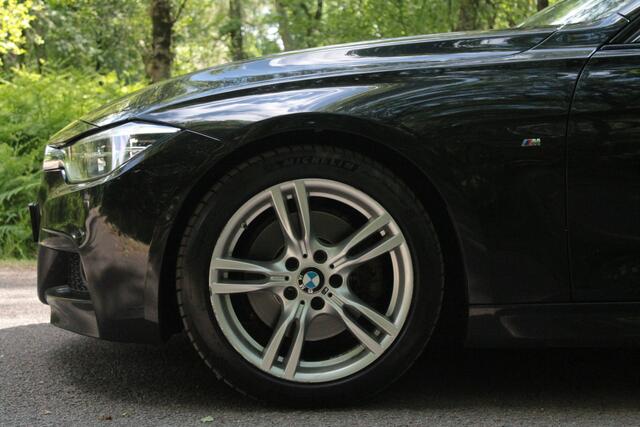 BMW 3-SERIE Touring 330D High Executive | Pano | Trekhaak | 360° camera