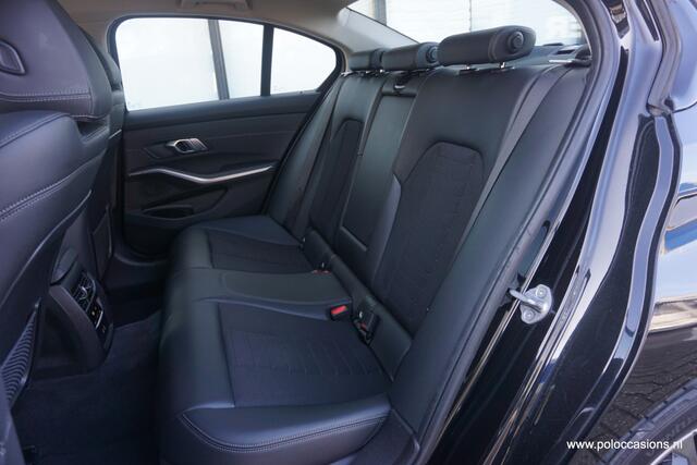 BMW 3-SERIE 320i Eerste eigenaar | Sportpakket | Carplay | Dealerauto