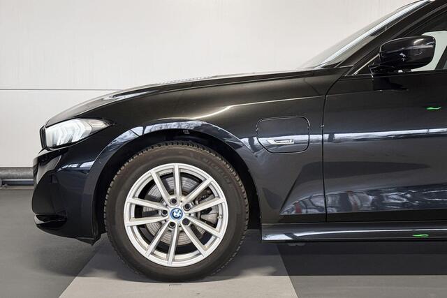 BMW 3-SERIE Sedan 320e